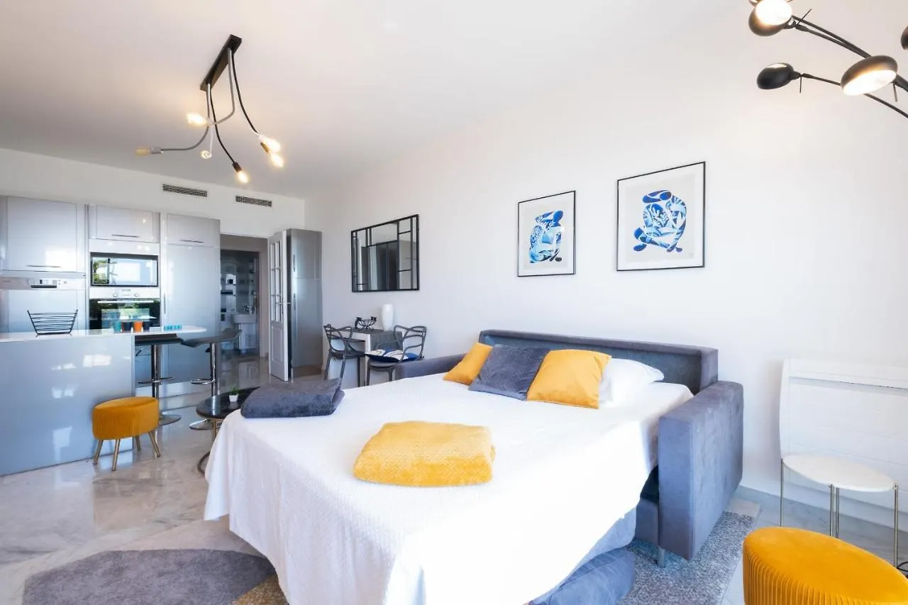 Rare! Exquisite 2-Bd Apartment Facing The Sea Cannes