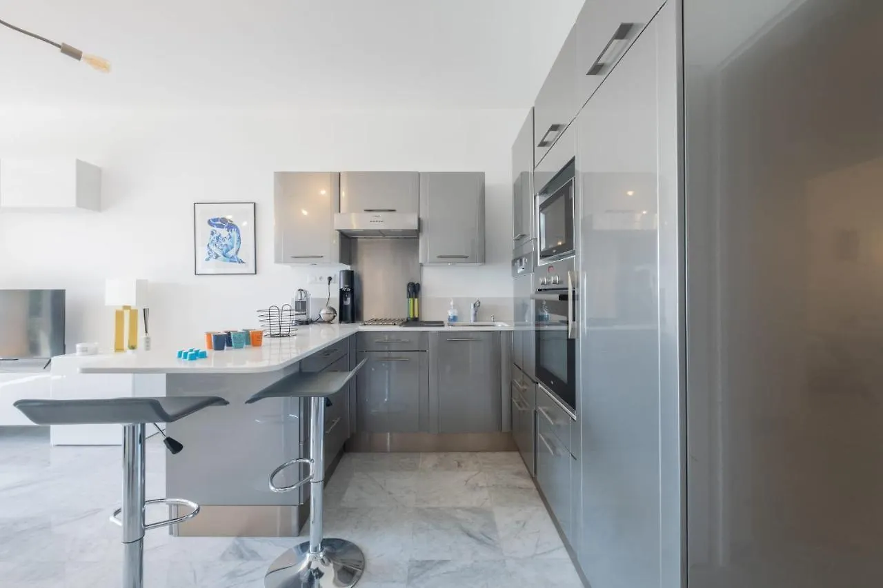 Rare! Exquisite 2-Bd Apartment Facing The Sea Cannes