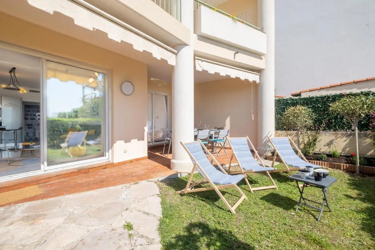 Rare! Exquisite 2-Bd Apartment Facing The Sea Cannes