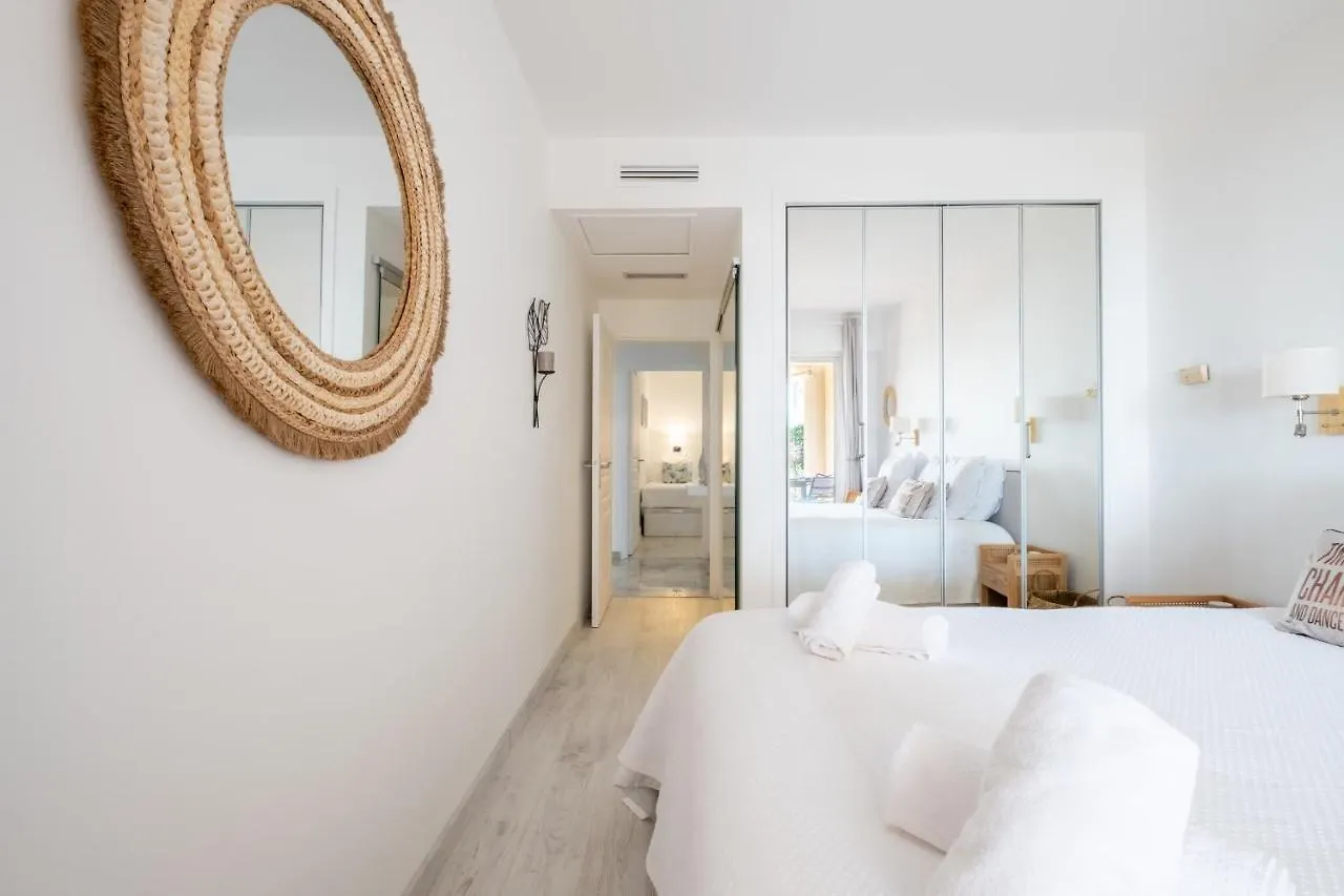 Rare! Exquisite 2-Bd Apartment Facing The Sea Cannes