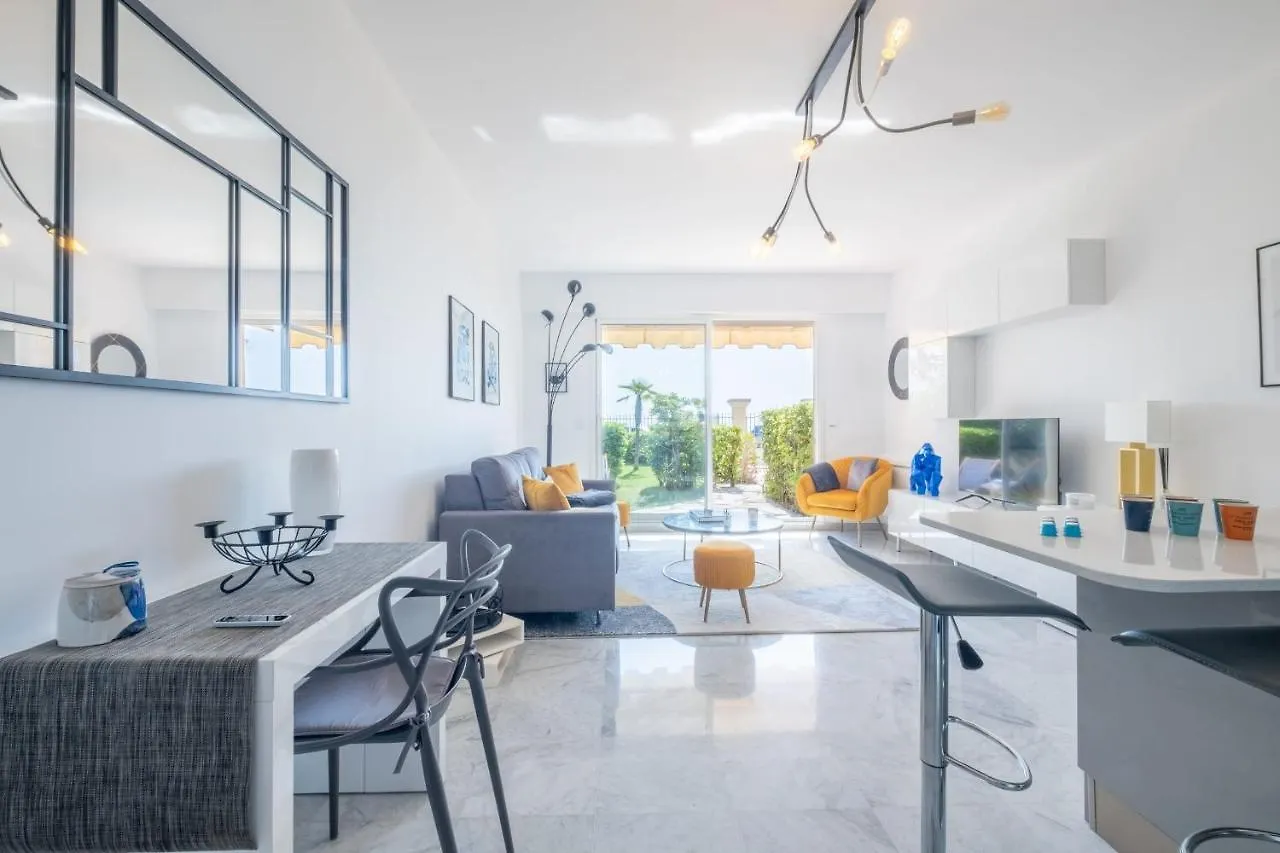 Rare! Exquisite 2-Bd Apartment Facing The Sea Cannes