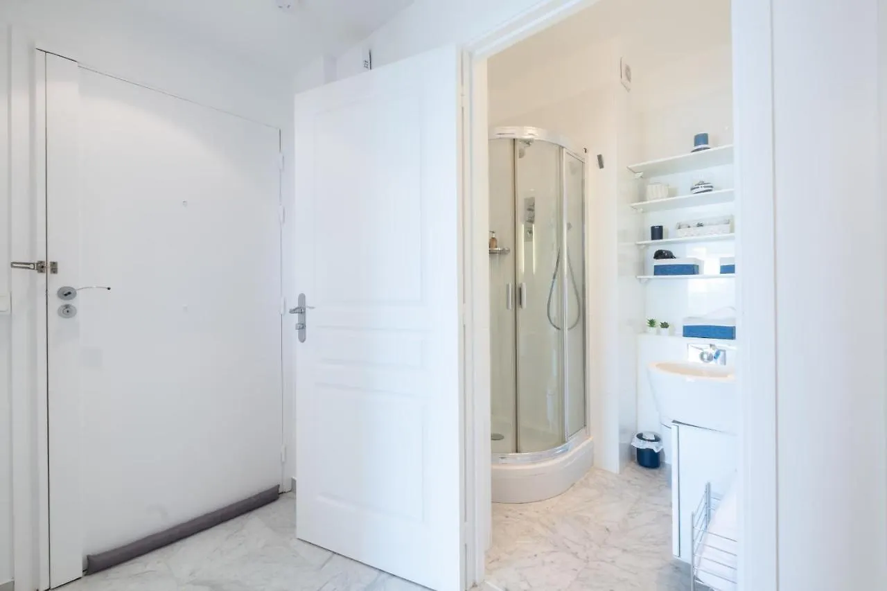 Rare! Exquisite 2-Bd Apartment Facing The Sea Cannes