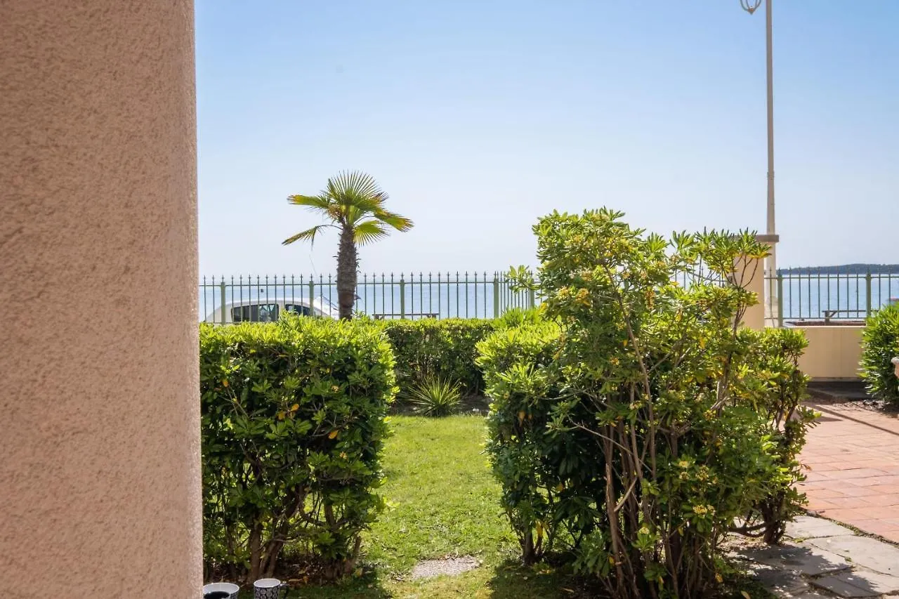 Rare! Exquisite 2-Bd Apartment Facing The Sea Cannes Francia
