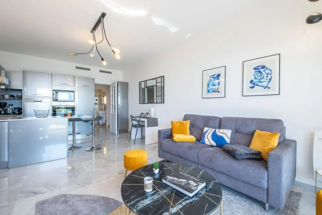 Rare! Exquisite 2-Bd Apartment Facing The Sea Cannes 0*,  Francia